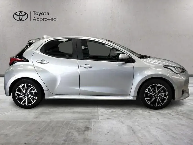 Usata Toyota Yaris Hybrid Trend 116 CV (85 kW) 2022 Argento Berlina
