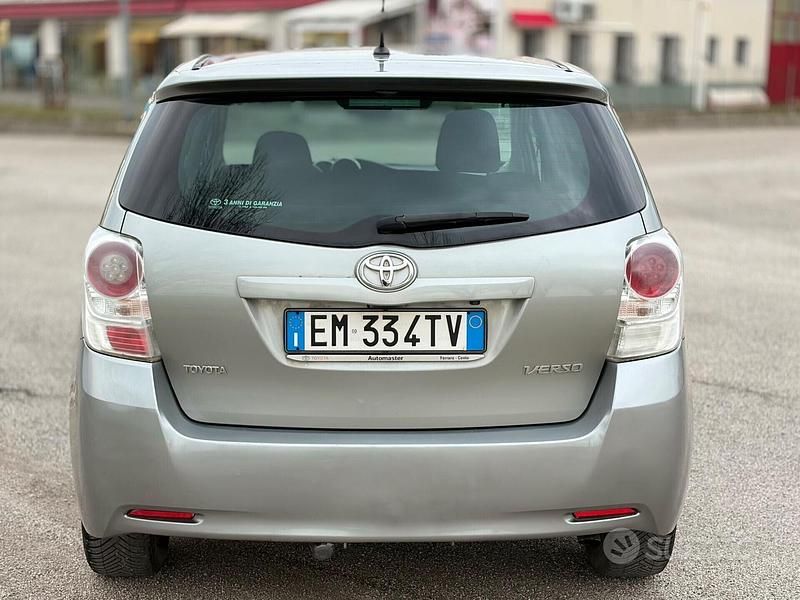 Usata Toyota Verso 126 CV (92 kW) 2012 Grigio Monovolume