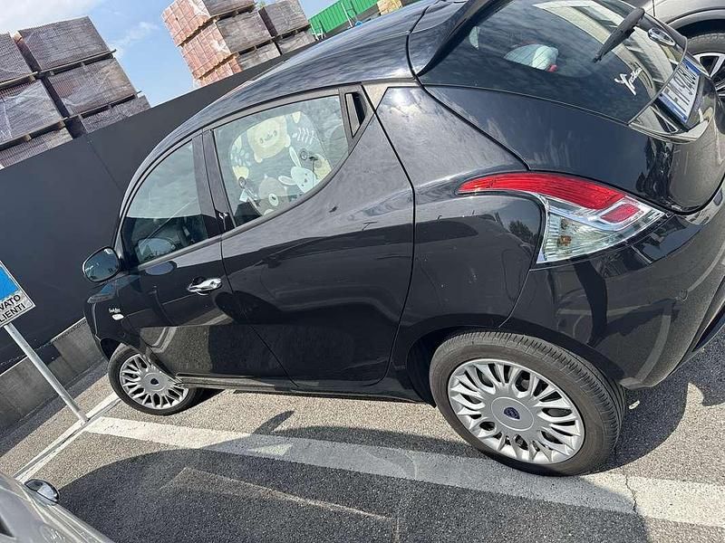 Usata Lancia Ypsilon Gold 69 CV (50 kW) 2018 Utilitaria