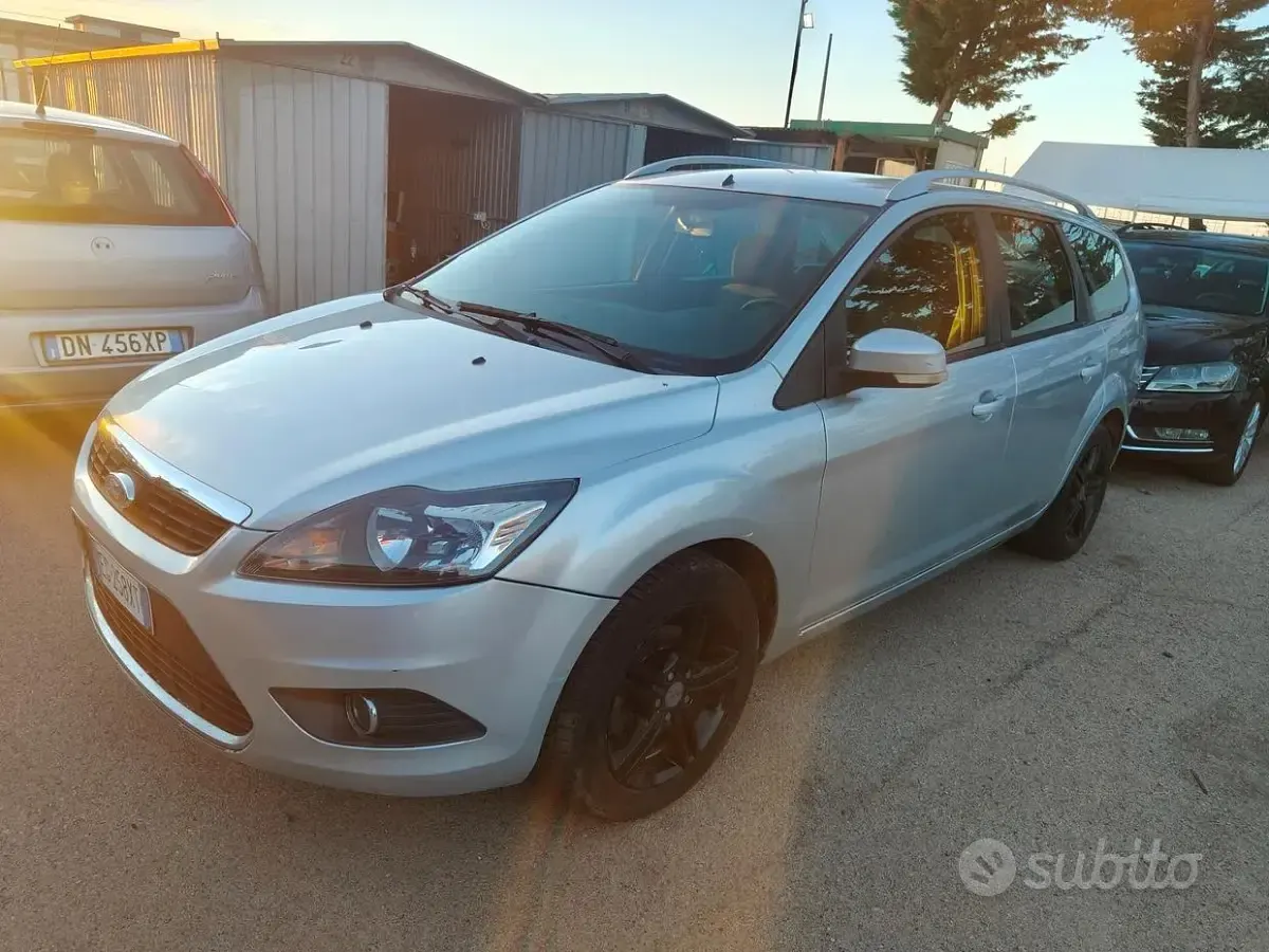 Usata Ford Focus 109 CV (80 kW) 2011 Grigio Station wagon