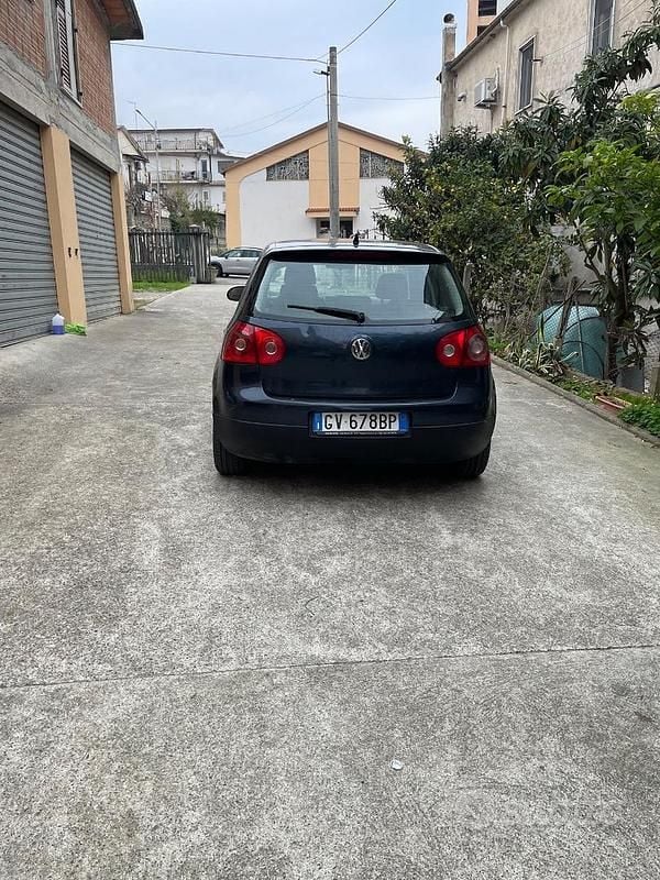 Usata VW Golf V 105 CV (77 kW) 2008 Blu Berlina