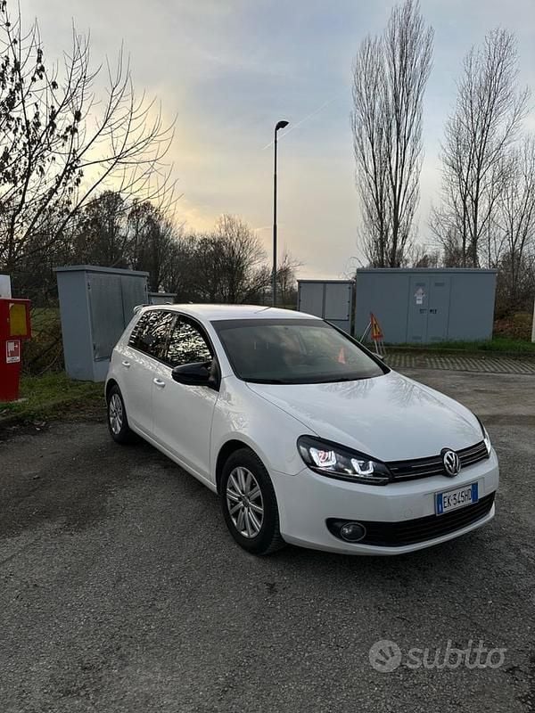 Bianco Usata 2012 VW Golf VI Tre volumi | 5999 € (Buon prezzo) - Immagine 1/4