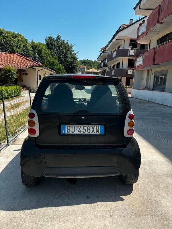 Usata 2001 Smart ForTwo Coupé Due volumi | 1200 € (Ottimo prezzo) - Immagine 1/4