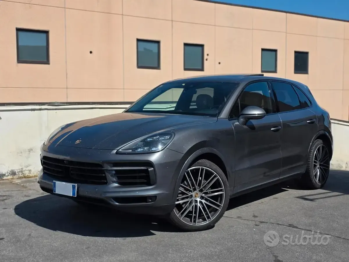 Usata Porsche Cayenne 340 CV (250 kW) 2020 Grigio SUV