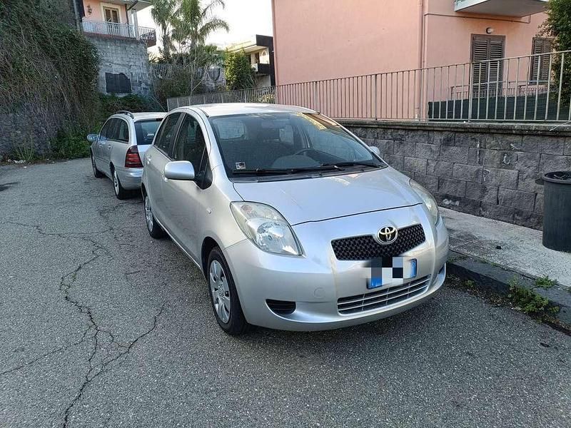 Usata Toyota Yaris Luna 86 CV (63 kW) 2003 Berlina