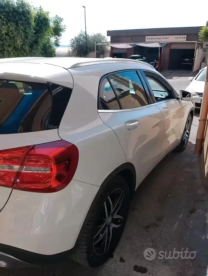 Usata Mercedes GLA200 156 CV (114 kW) 2015 Bianco SUV