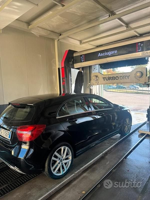 Usata Mercedes A180 95 CV (69 kW) 2017 Nero Berlina