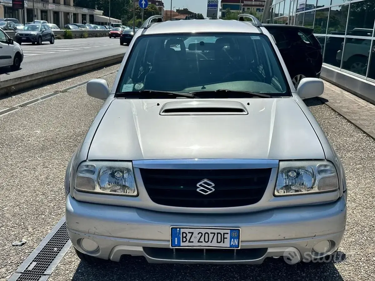 Usata Suzuki Grand Vitara 109 CV (80 kW) 2002 Grigio SUV