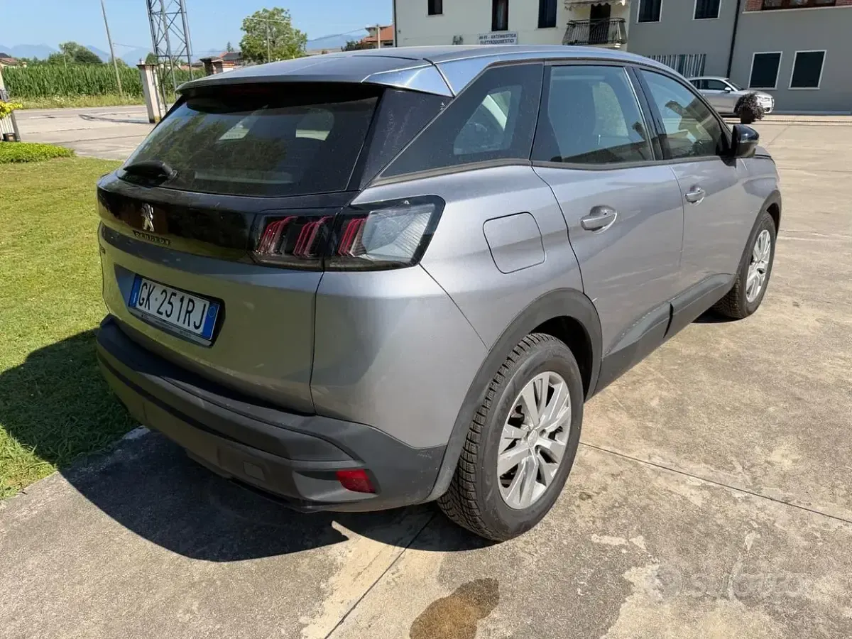Usata Peugeot 3008 Active 131 CV (96 kW) 2022 Grigio SUV