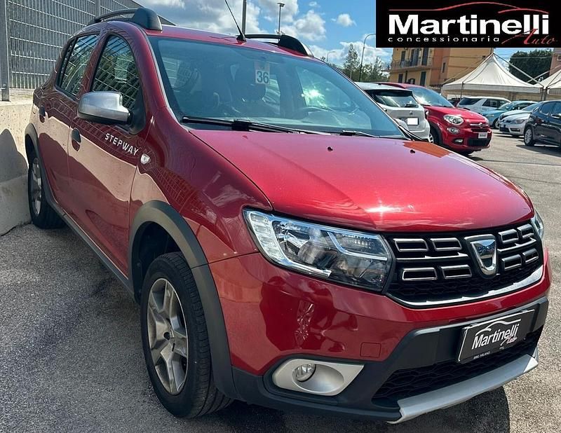 Rosso Usata 2020 Dacia Sandero Comfort Due volumi | 11.500 € (Buon prezzo) - Immagine 1/4
