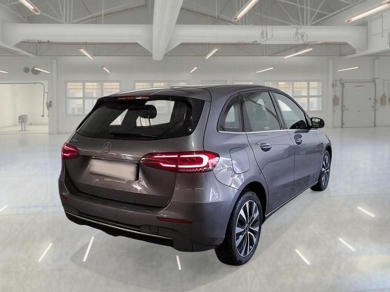 Usata Mercedes B250e Business 160 CV (117 kW) 2021 Grigio Monovolume