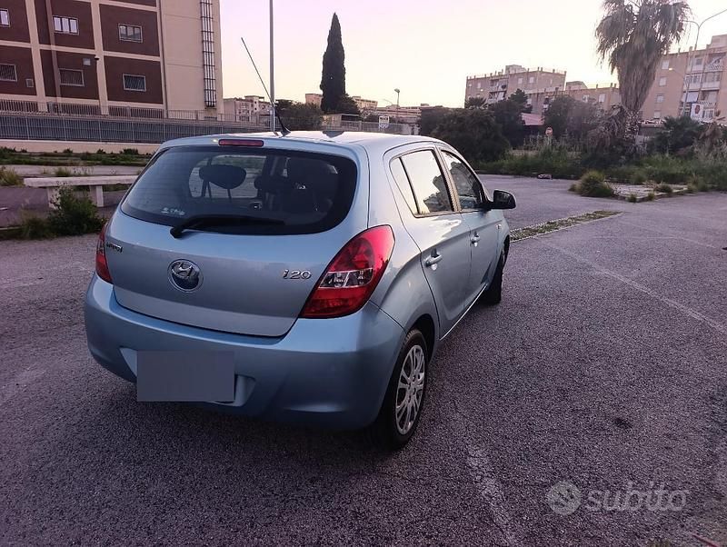 Usata Hyundai i20 80 CV (58 kW) 2009 Blu Utilitaria