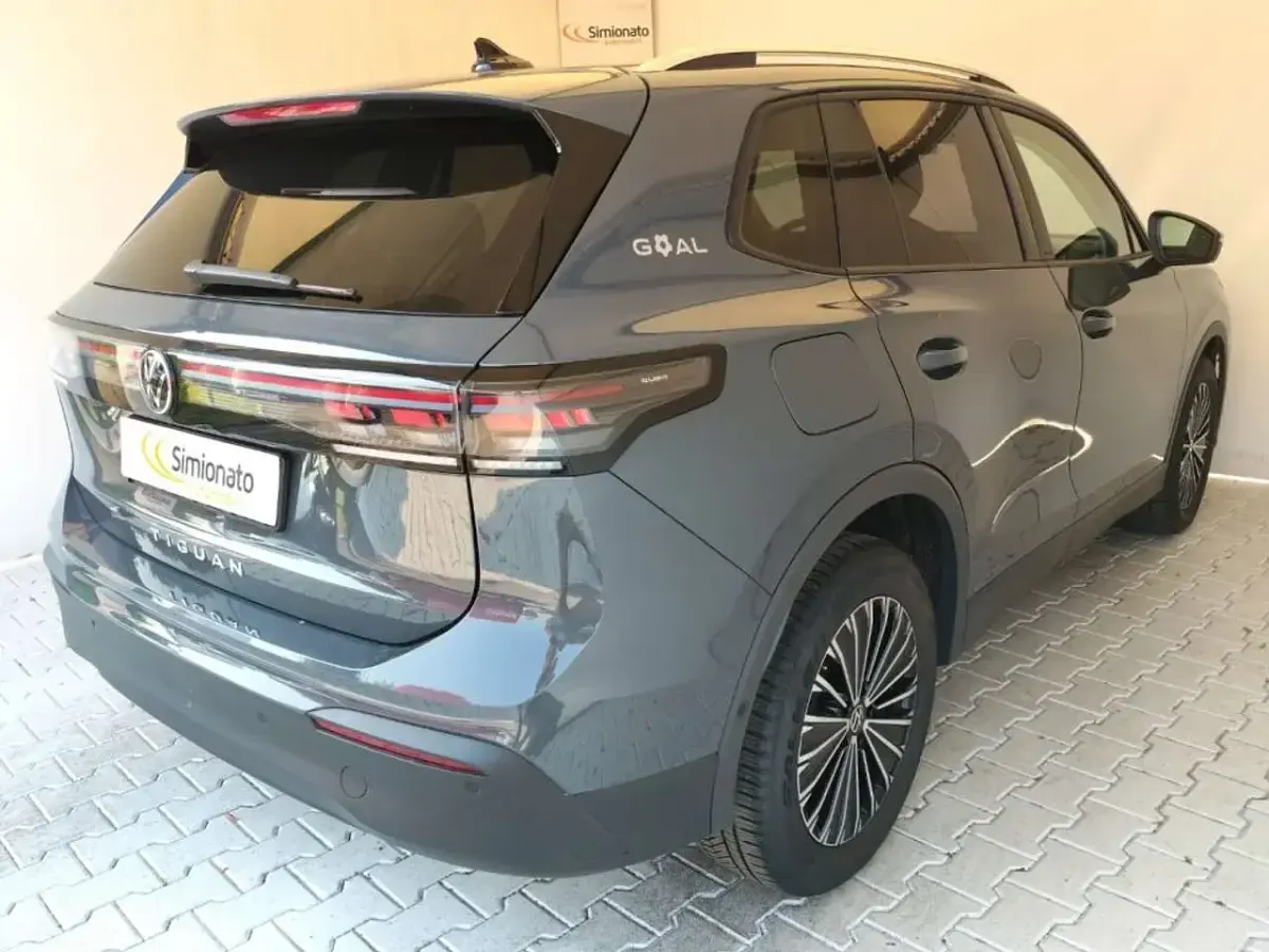 Usata VW Tiguan 131 CV (96 kW) 2025 Grigio scuro SUV