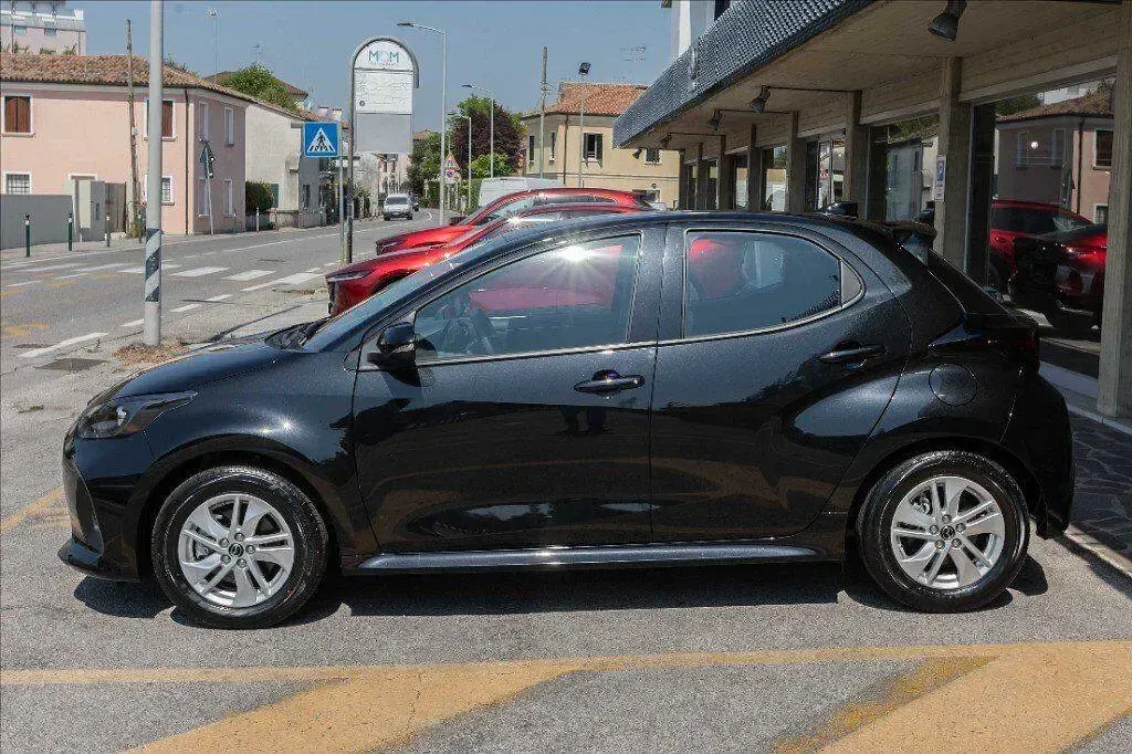 Nuova Mazda 2 Center-Line 116 CV (85 kW) 2025 Nero metallizzato Utilitaria