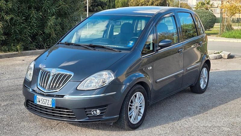 Grigio Usata 2009 Lancia Musa Monovolume | 3800 € (Buon prezzo) - Immagine 1/4