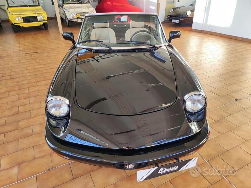 Usata Alfa Romeo Spider 106 CV (77 kW) 1990 Nero Cabrio