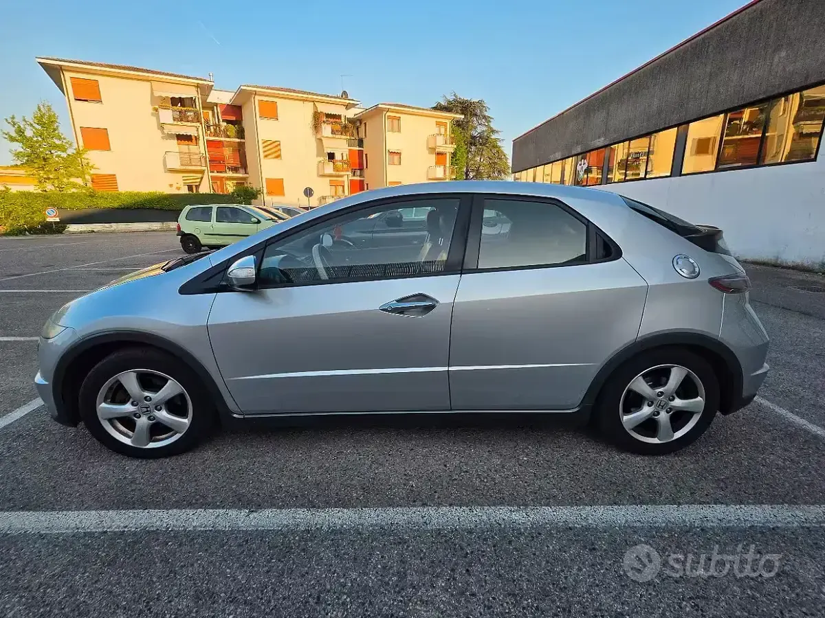 Usata Honda Civic Elegance 99 CV (72 kW) 2009 Grigio Berlina