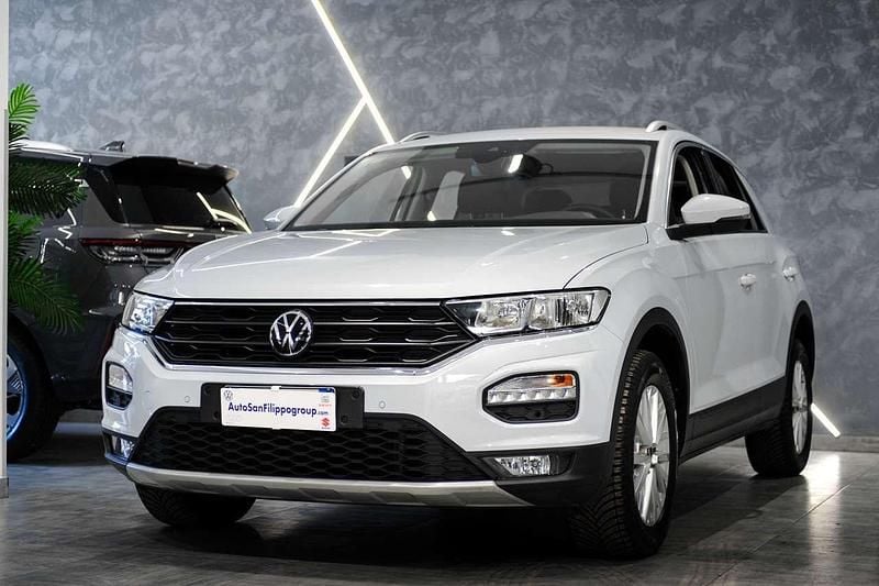 Usata VW T-Roc Business 116 CV (85 kW) 2021 White silver metallizzato SUV