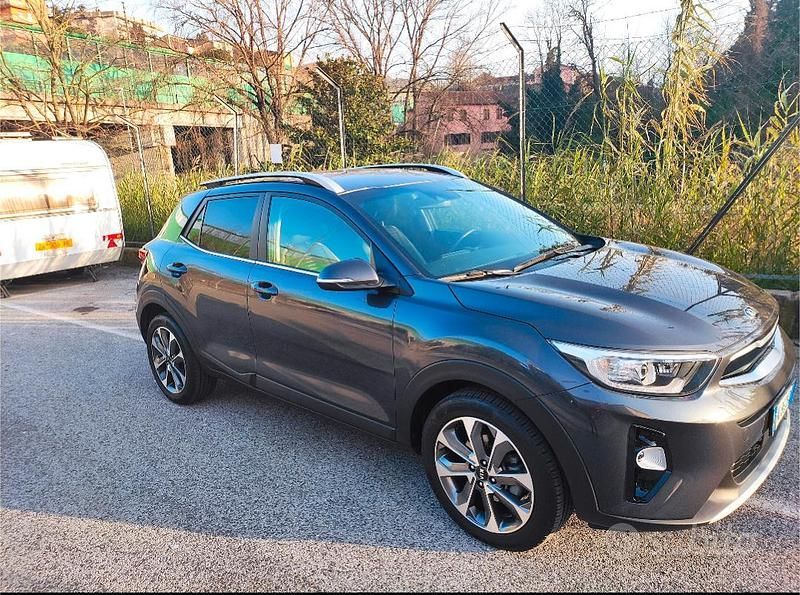 Usata Kia Stonic 110 CV (80 kW) 2017 Grigio SUV