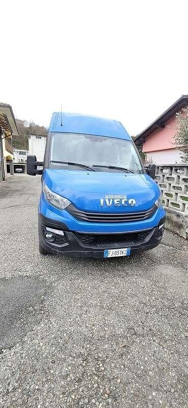 Usata Iveco Daily 140 CV (102 kW) 2017 Blu/azzurro Furgone