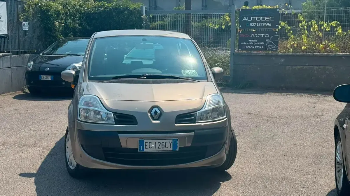Usata Renault Modus Dynamique 75 CV (55 kW) 2010 Beige Monovolume