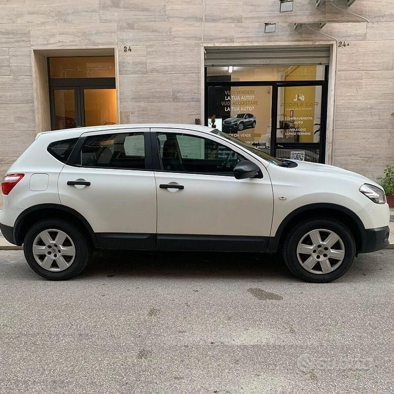 Usata Nissan Qashqai N-TEC 117 CV (86 kW) 2011 Bianco SUV