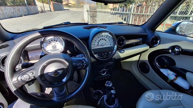 Usata Mini Cooper D 112 CV (82 kW) 2010 Marrone Utilitaria