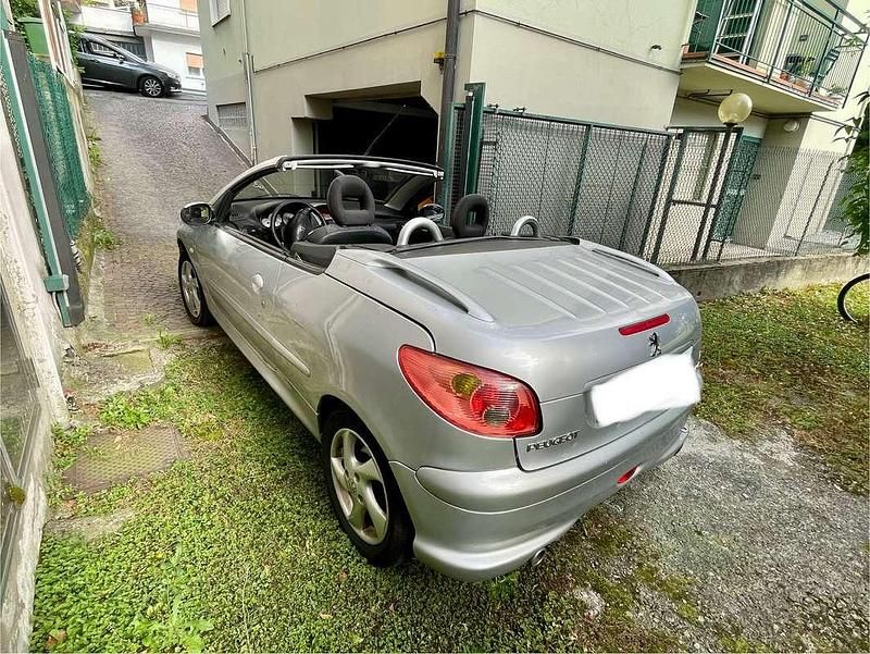 Usata Peugeot 206 CC 109 CV (80 kW) 2004 Argento Cabrio