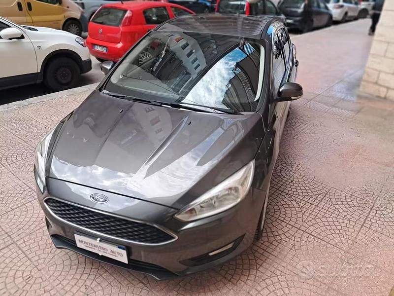 Usata Ford Focus 95 CV (69 kW) 2015 Grigio Berlina