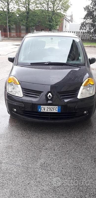 Usata Renault Modus 75 CV (55 kW) 2005 Nero Monovolume