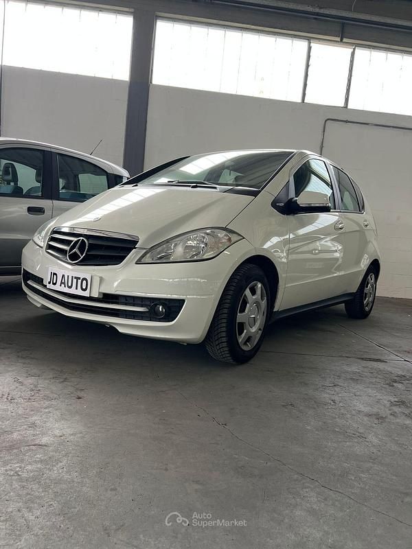 Usata 2011 Mercedes A160 Monovolume | 4750 € (Buon prezzo) - Immagine 1/4