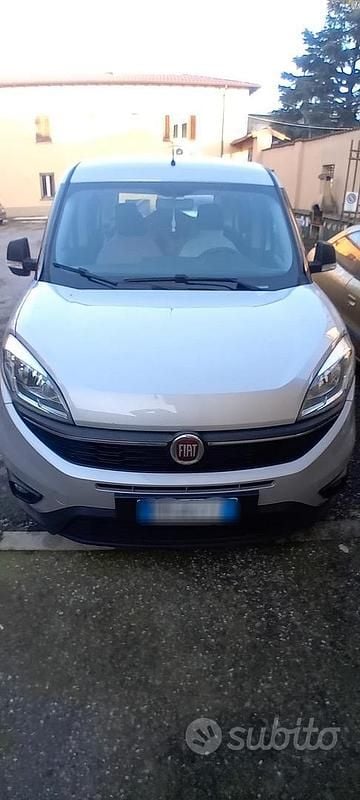 Usata Fiat Doblò 120 CV (88 kW) 2015 Grigio Monovolume