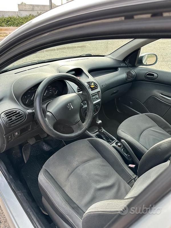 Usata Peugeot 206 68 CV (50 kW) 2005 Grigio Berlina