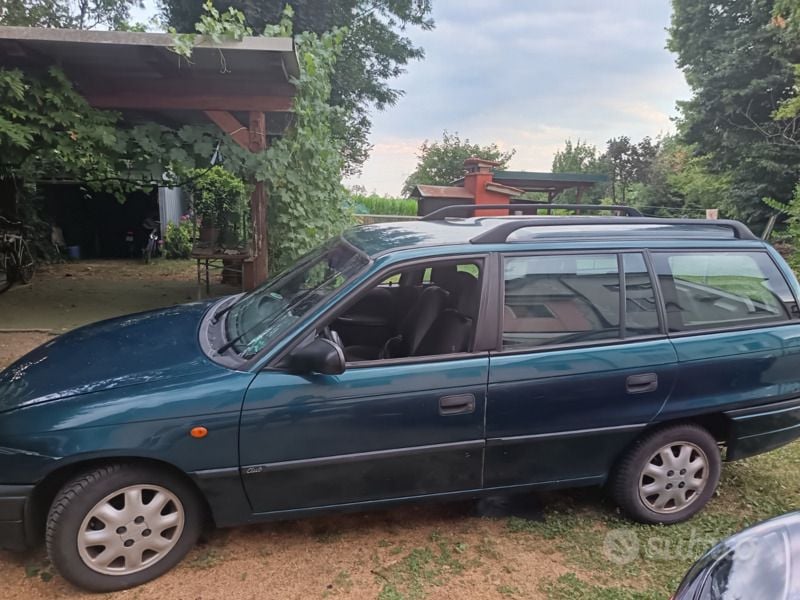 Usata Opel Astra 90 CV (66 kW) 1997 Verde Station wagon