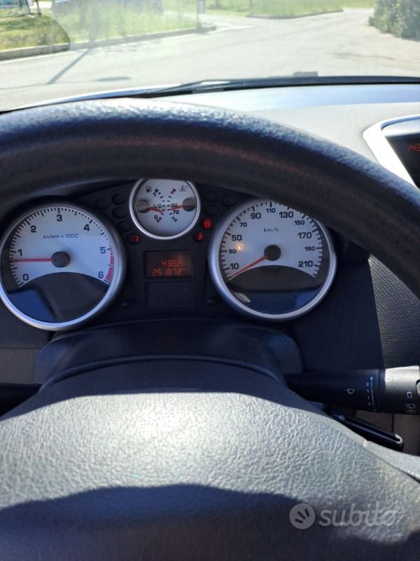 Grigio Usata 2007 Peugeot 207 Due volumi | 3500 € (Molto cara) - Immagine 1/4