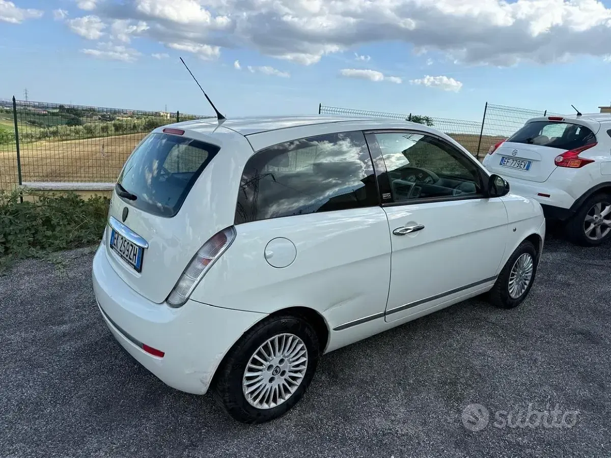 Usata Lancia Ypsilon Platinum 69 CV (50 kW) 2012 Bianco Utilitaria
