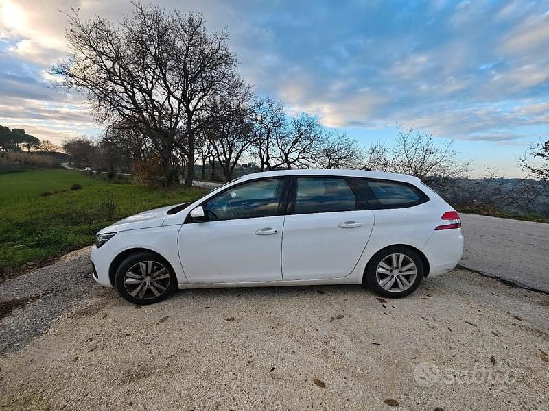 Usata Peugeot 308 SW Business-Line 102 CV (75 kW) 2020 Bianco Station wagon