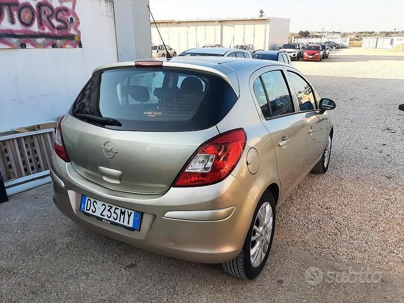 Usata Opel Corsa 75 CV (55 kW) 2009 Utilitaria