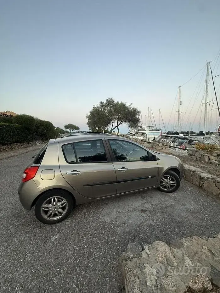 Usata Renault Clio II 98 CV (72 kW) 2008 Grigio Berlina