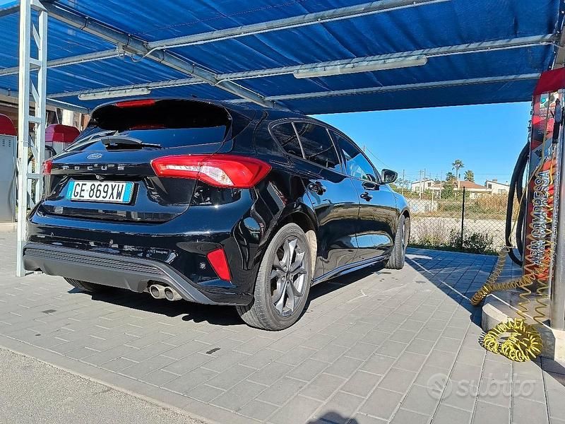 Usata Ford Focus ST-Line 120 CV (88 kW) 2021 Nero Berlina