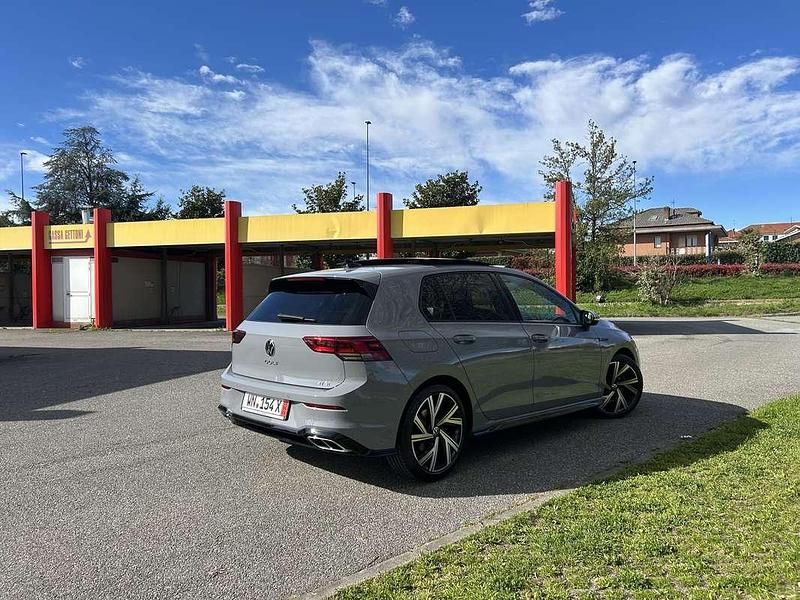 Usata VW Golf VIII R-line 150 CV (110 kW) 2023 Grigio Berlina