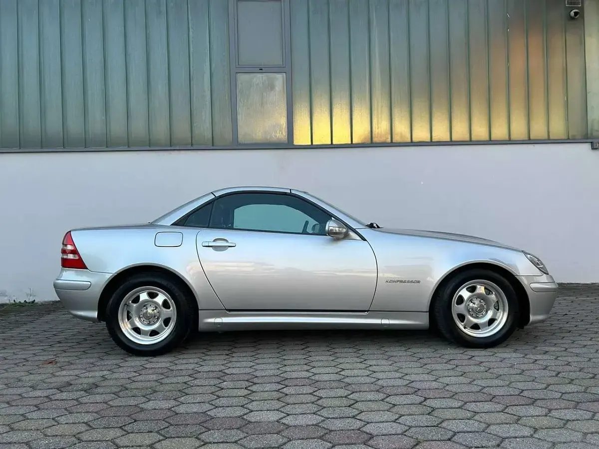 Usata Mercedes SLK200 163 CV (119 kW) 2003 Argento Cabrio