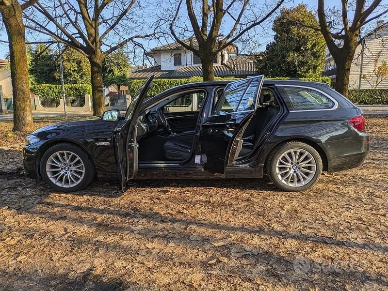 Usata BMW 520 Luxury Line 190 CV (139 kW) 2014 Nero Station wagon