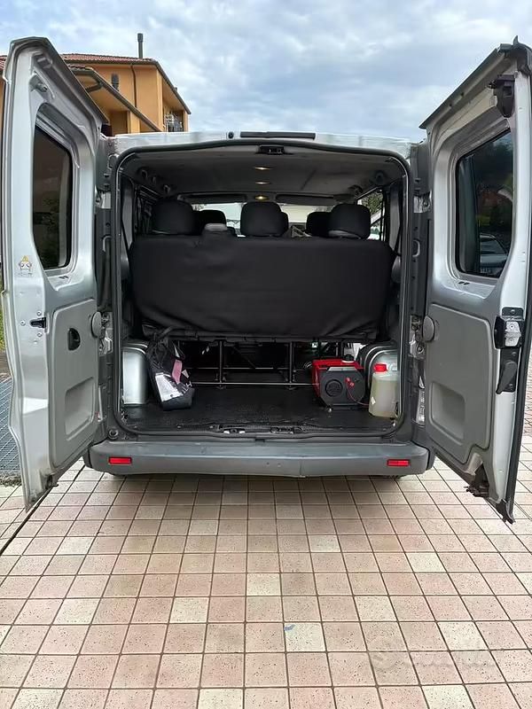 Usata Opel Vivaro 2003 Grigio Monovolume