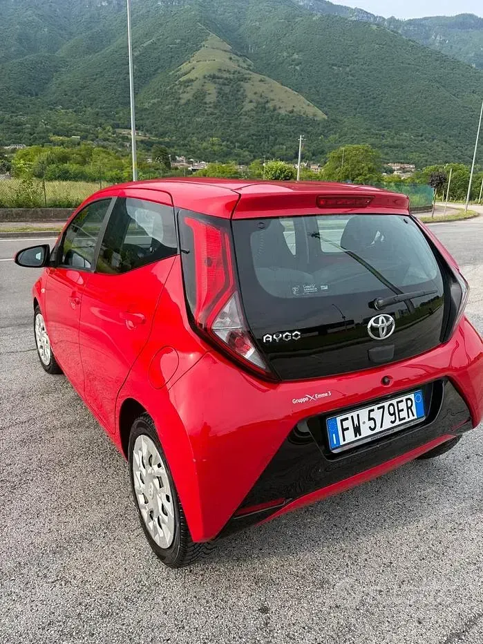 Usata Toyota Aygo X-clusiv 72 CV (52 kW) 2019 Rosso Utilitaria