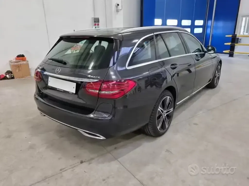 Usata Mercedes C300e Business 194 CV (142 kW) 2020 Nero Station wagon