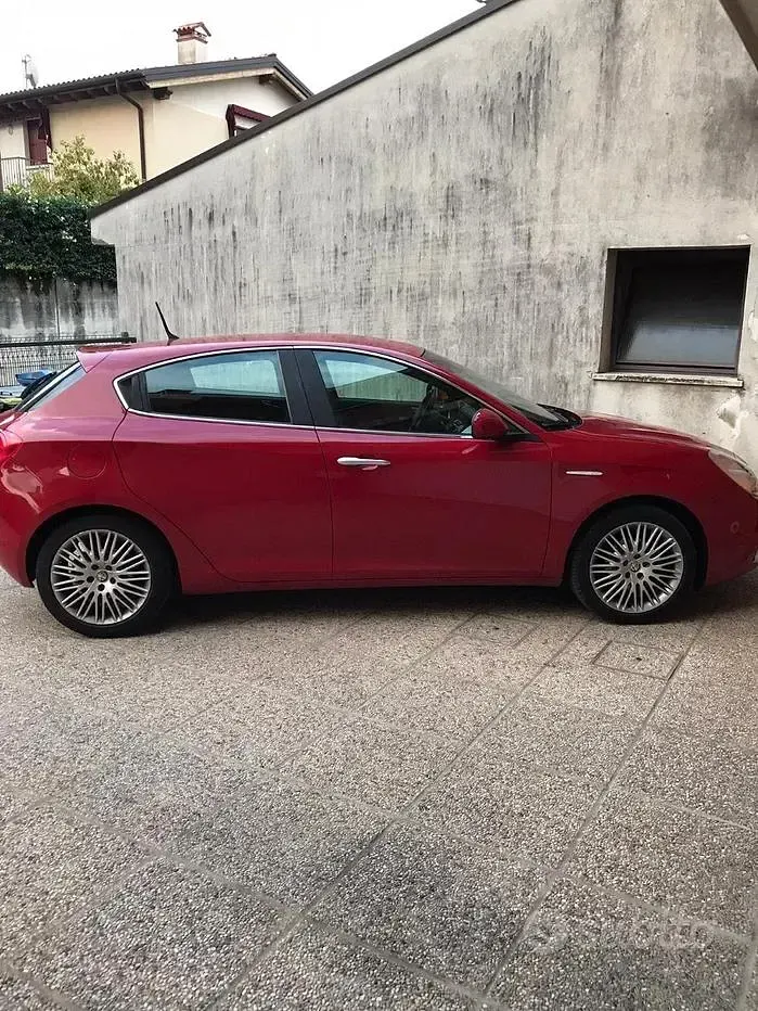 Usata Alfa Romeo Giulietta 109 CV (80 kW) 2008 Rosso Utilitaria