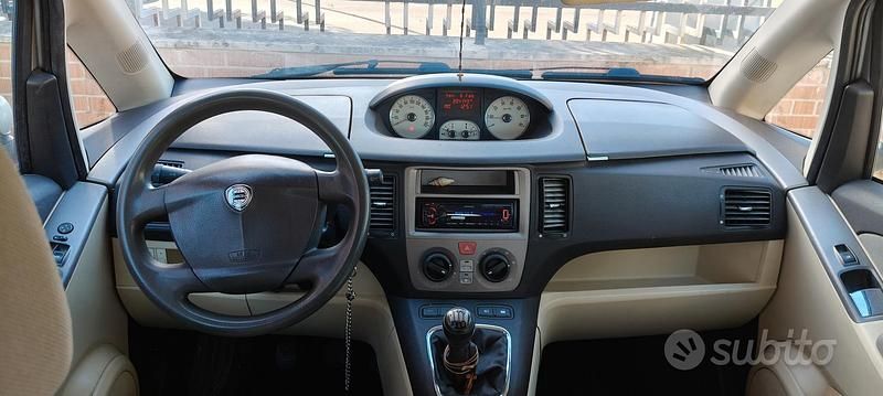 Usata Lancia Musa 75 CV (55 kW) 2004 Grigio Monovolume