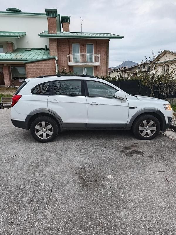 Usata Chevrolet Captiva LT 163 CV (119 kW) 2011 Bianco SUV