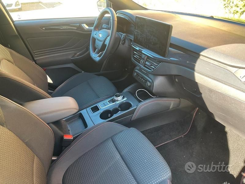 Usata Ford Focus ST-Line X 116 CV (85 kW) 2023 Grigio Berlina